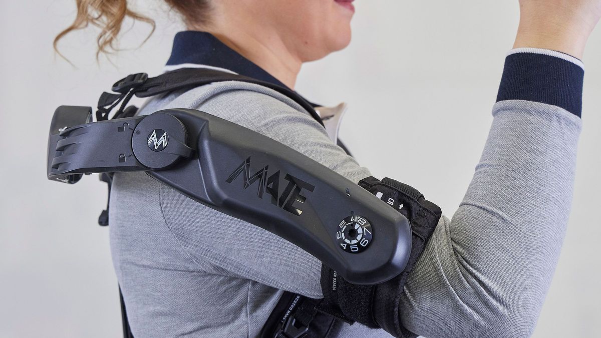 Comau predstavuje MATE-XT GO: nový exoskelet znižuje únavu pracovníkov až o 50 percent